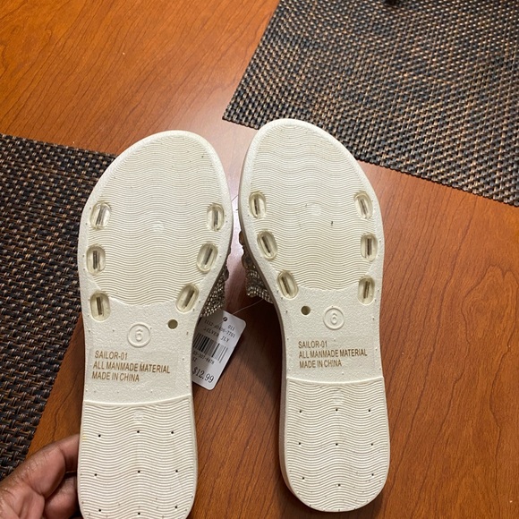 Elegant White Sandals - Picture 4 of 7